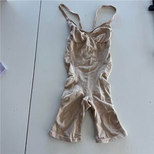 Skims L/XL Mid Thigh Seamless Sculpting Bodysuit. Worn once